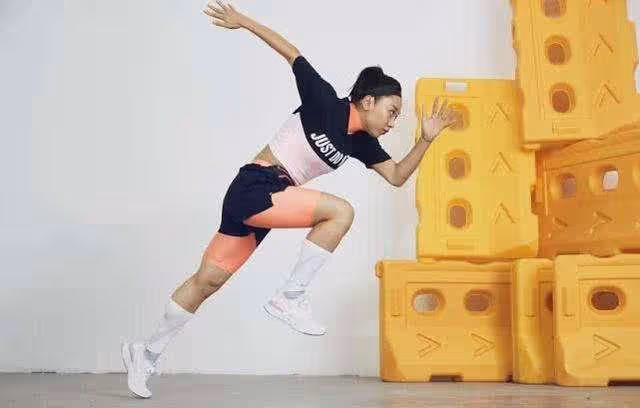 她是中國短跑女神,肚皮總有塊「遮羞布」,揭開後,引發很大爭議