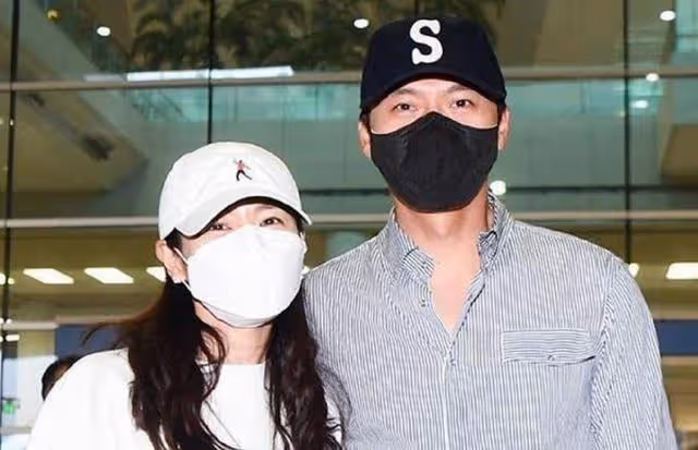 玄彬和孫藝珍蜜月結束，機場互動甜蜜，難掩恩愛之情