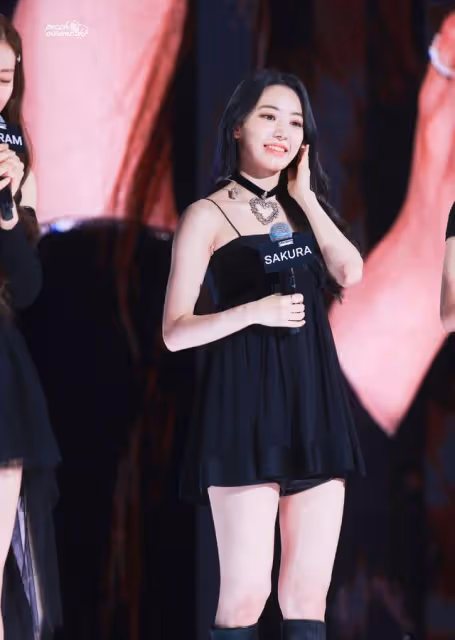 LE SSERAFIM出道曲一般,MV難體現主題,男凝下的勇敢女孩很諷刺