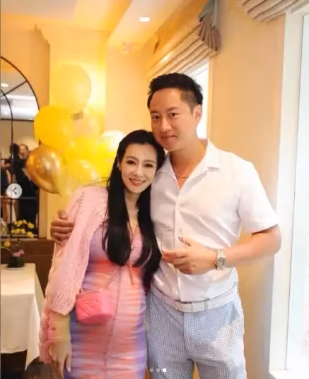 生完腰間一圈肉!王思佳「產後3個月真實身材」太誇張 餵飽女兒「下秒塞進透視禮服」:比沒生還辣