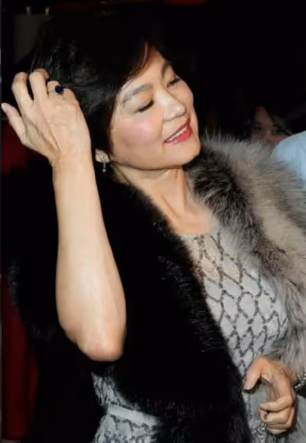林青霞真老了,穿紗裙高貴,未修圖皺紋搶眼,網友:這才是66歲真實模樣