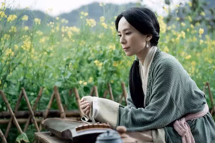 選美冠軍郭羨妮,執意嫁給農村窮小子,倒貼丈夫3套房,網酸太傻了,她卻笑言:我的幸福我知道