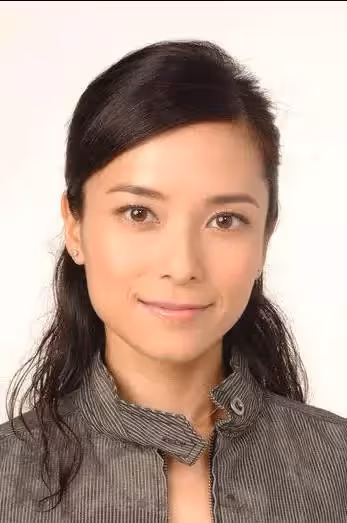 選美冠軍郭羨妮，執意嫁給農村窮小子，倒貼丈夫3套房，網酸太傻了，她卻笑言：我的幸福我知道