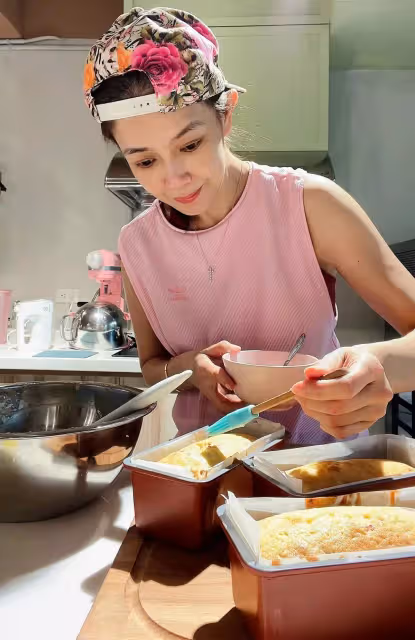 斷開偷吃尪,林美貞為母自強終於圓夢當老闆,19歲兒把媽媽寵成情人,勾手回家感情超好