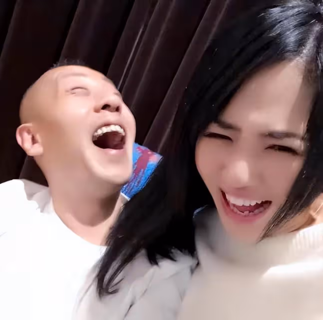 蒼井空罕曬全家福,自曝流產努力備孕二胎,光頭老公露臉為娃慶生