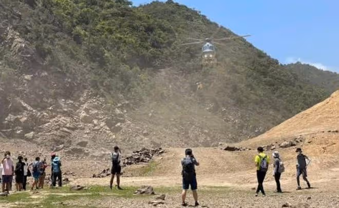 54歲弟弟墜崖身亡!關詠荷首度現身消瘦顯憔悴,張家輝擔心不已