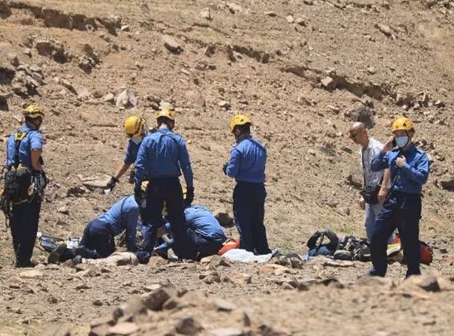 54歲弟弟墜崖身亡!關詠荷首度現身消瘦顯憔悴,張家輝擔心不已