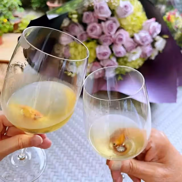 富士康老闆娘曾馨瑩放閃,與老公郭臺銘歡慶結婚13年:讓我們的人生更美好,珍惜而感恩!