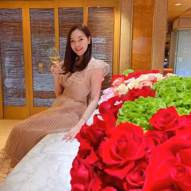 富士康老闆娘曾馨瑩放閃,與老公郭臺銘歡慶結婚13年:讓我們的人生更美好,珍惜而感恩!