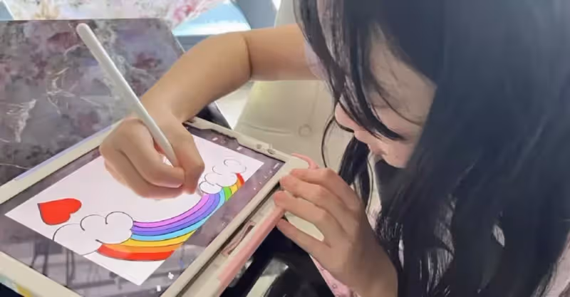 吳尊攜兒女為上海母嬰群體捐贈物資，NeiNei親手創作海報超有愛心