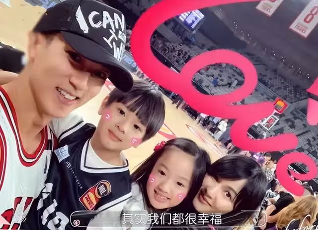 吳尊攜兒女為上海母嬰群體捐贈物資,NeiNei親手創作海報超有愛心