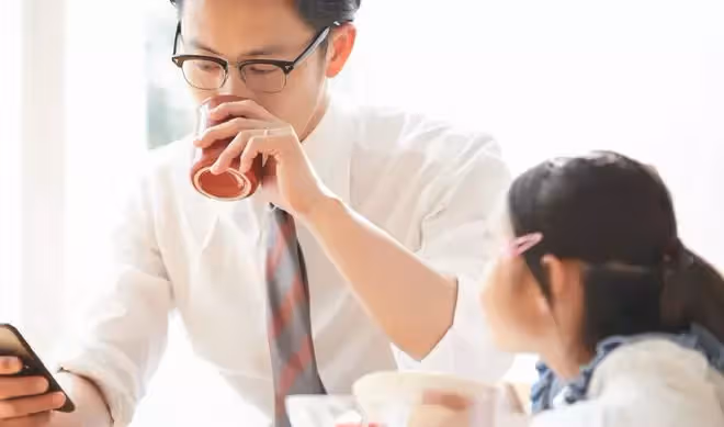 「媽,弟弟已經成人,我不再養他了」「他沒結婚,就是個孩子」