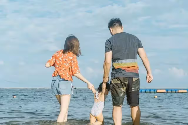 小舅子結婚，岳母要求拿出50萬買房，女婿：行，答應我一個條件