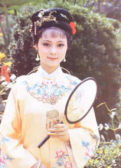 《紅樓夢》幕後：張莉從丫頭意外變成薛寶釵，鄧婕幸運撿漏王熙鳳
