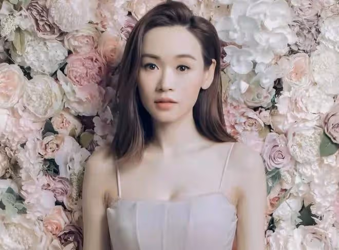 43歲最美港姐定居廣州，街頭大口吃路邊攤直呼美味，四處逛無人識