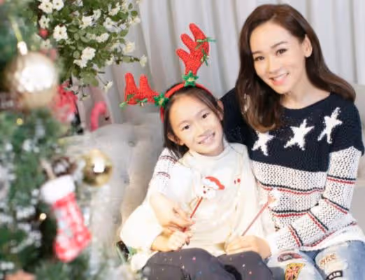 43歲最美港姐定居廣州，街頭大口吃路邊攤直呼美味，四處逛無人識