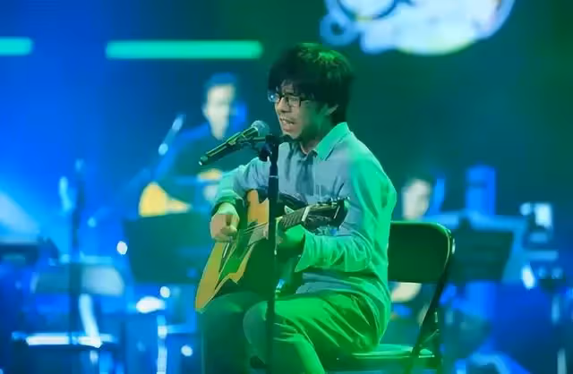 當過家教擺過地攤!山中少年爆紅後「選擇回到家鄉」 父母早已離去「他親手造90坪花園」反璞歸真