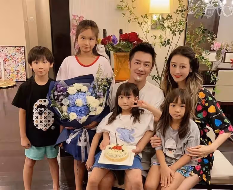 陳浩民一家八口隨劉畊宏健身,妻子身材搶鏡,四個兒女顏值遭吐槽:顏值「一言難盡」