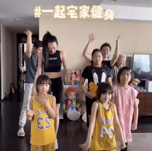 陳浩民一家八口隨劉畊宏健身，妻子身材搶鏡，四個兒女顏值遭吐槽：顏值「一言難盡」