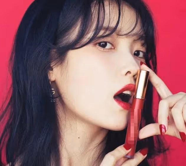 女歌手李智恩曬自拍,造型打扮十分成熟