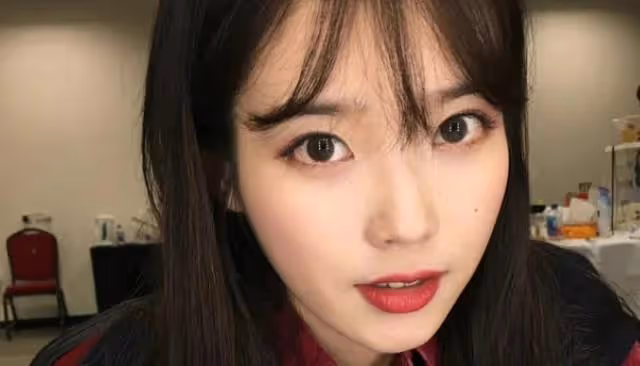 女歌手李智恩曬自拍,造型打扮十分成熟
