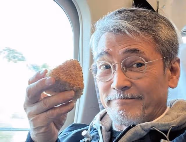 66歲導演上吊去世,死因疑與妻子有關,留下一雙兒女處理後事