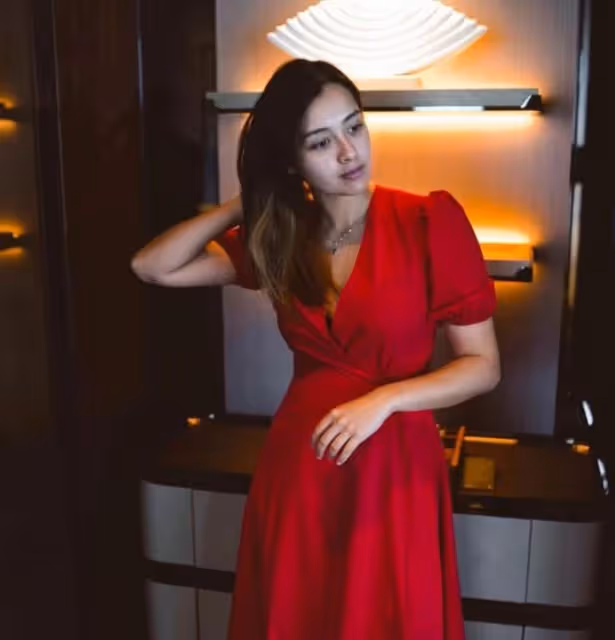 圈中小富婆!TVB混血小花曝靠積蓄在英國置業,大學時期已做業主