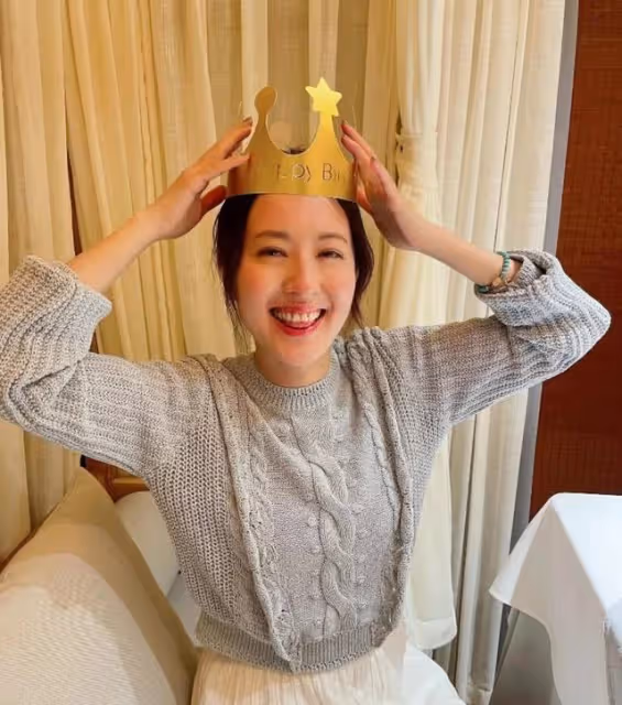 罕見曬全家福!TVB視後與家人齊慶祝生日,曾用13年走出喪母陰影