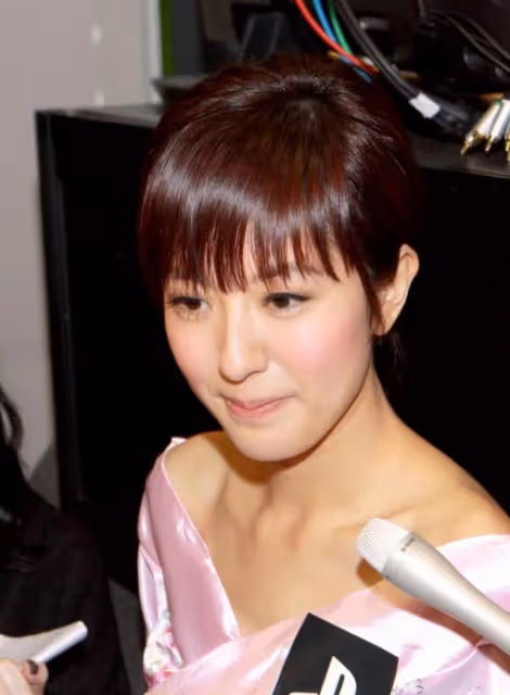罕見曬全家福!TVB視後與家人齊慶祝生日,曾用13年走出喪母陰影