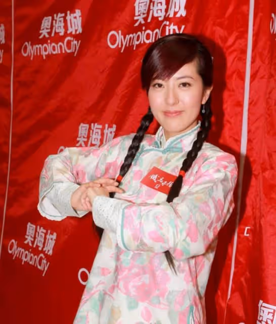罕見曬全家福!TVB視後與家人齊慶祝生日,曾用13年走出喪母陰影