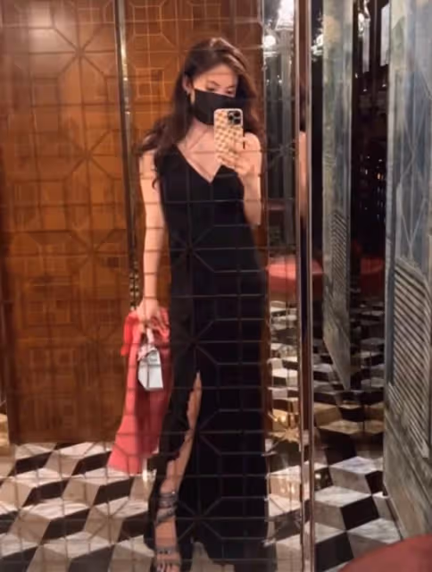 楊受成網紅兒媳大秀好身材，細腰長腿太吸睛，女兒已2歲仍沒結婚