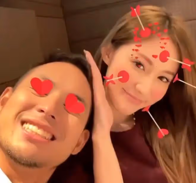 楊受成網紅兒媳大秀好身材，細腰長腿太吸睛，女兒已2歲仍沒結婚