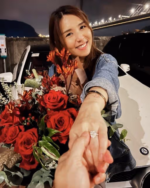 黃嘉樂巨形鑽戒　向攝影師女友求婚成功