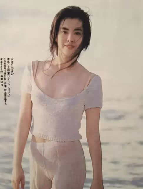 才剛挨酸變醜!王祖賢真實身材「零修圖公開」 穿緊身裙「凸肚+腋毛沒刮」反被讚爆:自然美❤️