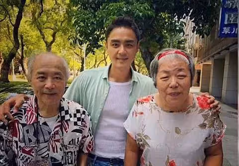 明道家背債千萬!靠爸爸開接駁車「勤儉拉拔長大」 發誓努力賺錢「含淚向父母報恩」:可以休息了