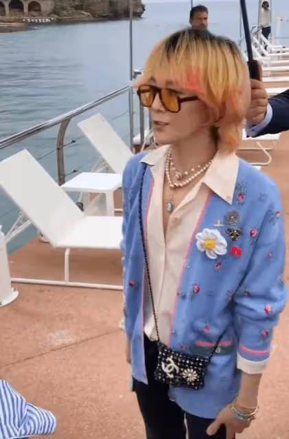 黃曉明為何會輸給他?韓國愛豆權志龍現身,打扮土到極致像大姨!