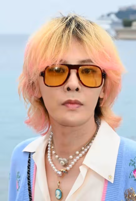 黃曉明為何會輸給他?韓國愛豆權志龍現身,打扮土到極致像大姨!
