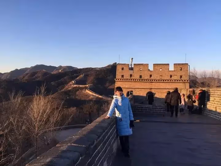 體育老師也是單親媽媽!她領從未洗過澡的女學生回家,12年視如己出亦師亦母,用愛改變了孩子的一生:我不圖回報