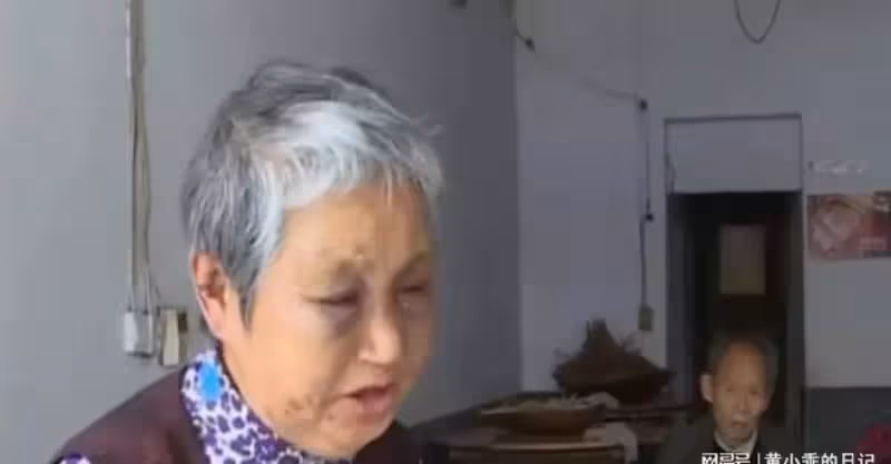 73歲母親慘遭兒子暴打，老伴在旁邊默不作聲，兒子：我在執行家法