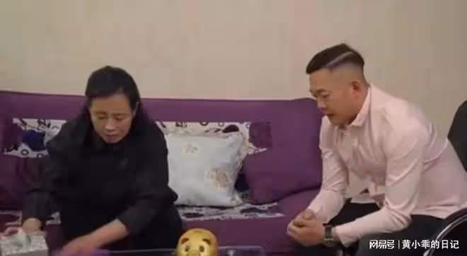 73歲母親慘遭兒子暴打,老伴在旁邊默不作聲,兒子:我在執行家法