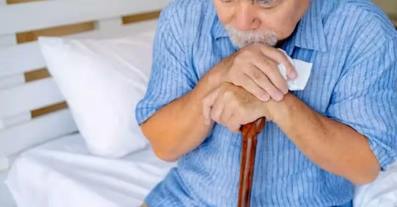 73歲老人臥床後才醒悟：存錢給自己養老，是我此生做得最蠢的決定