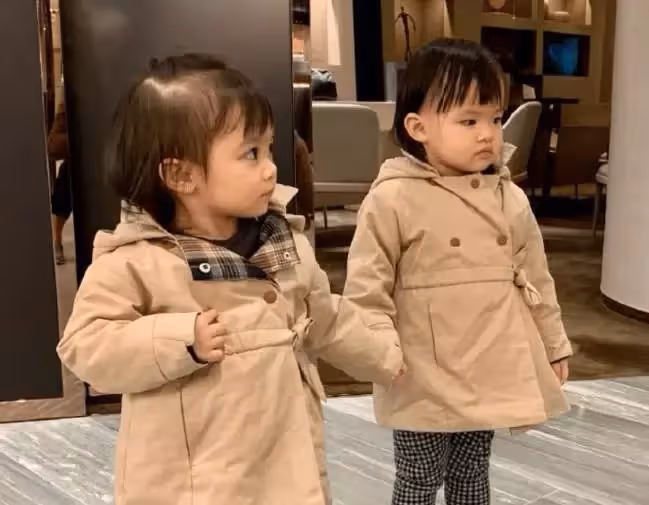 有種「假雙胞胎」叫熊黛林女兒!姐妹倆顏值顏值差太大,網嘲:浪費女神基因