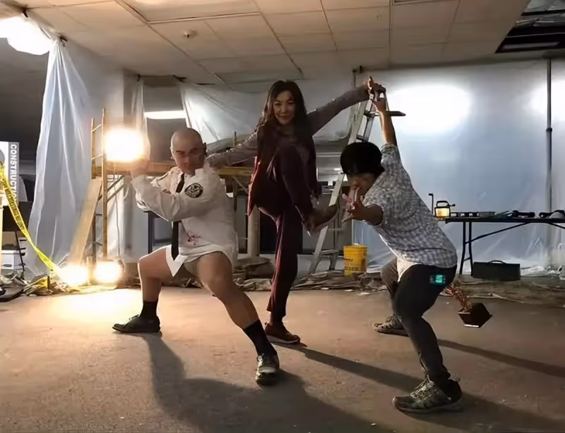 60歲功夫女王:住「宮殿級」豪宅、和76歲富豪戀愛、堅持不婚不育