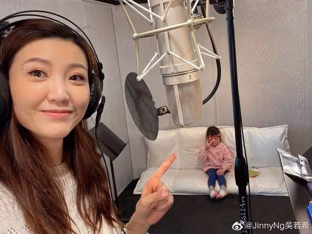 TVB主題曲一姐嫁入豪門做闊太,助小12歲胞弟入行,做連詩雅師弟