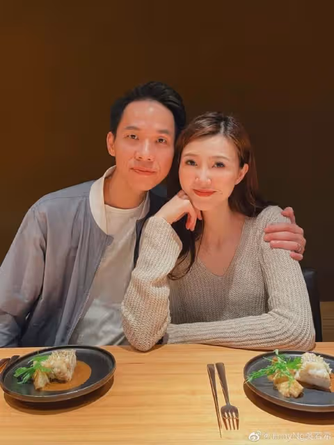 TVB主題曲一姐嫁入豪門做闊太,助小12歲胞弟入行,做連詩雅師弟