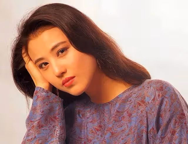 55歲香港知名女星分享假期生活!美顏濾鏡太誇張,網友直呼不敢認