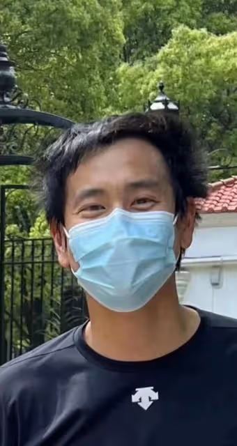 彭于晏機場照曝光惹爭議！背大包行李連夜離開上海，本人火速回應
