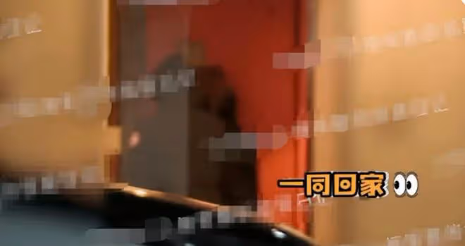 不是張碧晨！華晨宇深夜帶美女回豪宅，與美女手拉手疑新戀情曝光