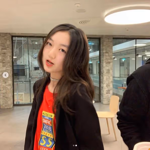 帳號被盜？15歲李嫣大量性感照曝光，穿著暴露尺度大引爭議