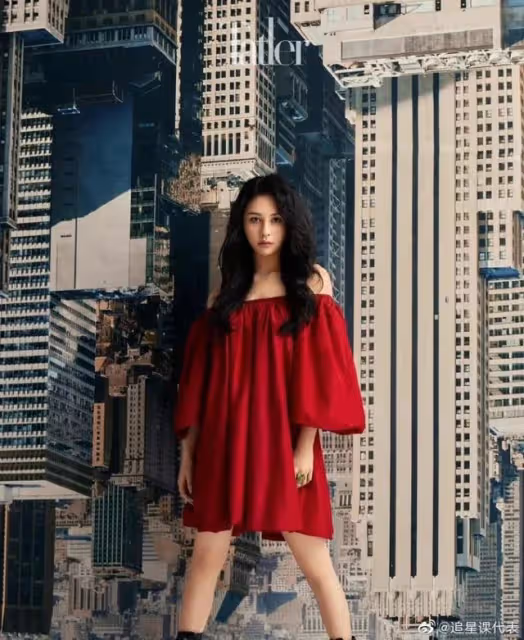 張藝謀大女兒張末與沈月合體拍雜誌封面,相差19歲各有各的風格